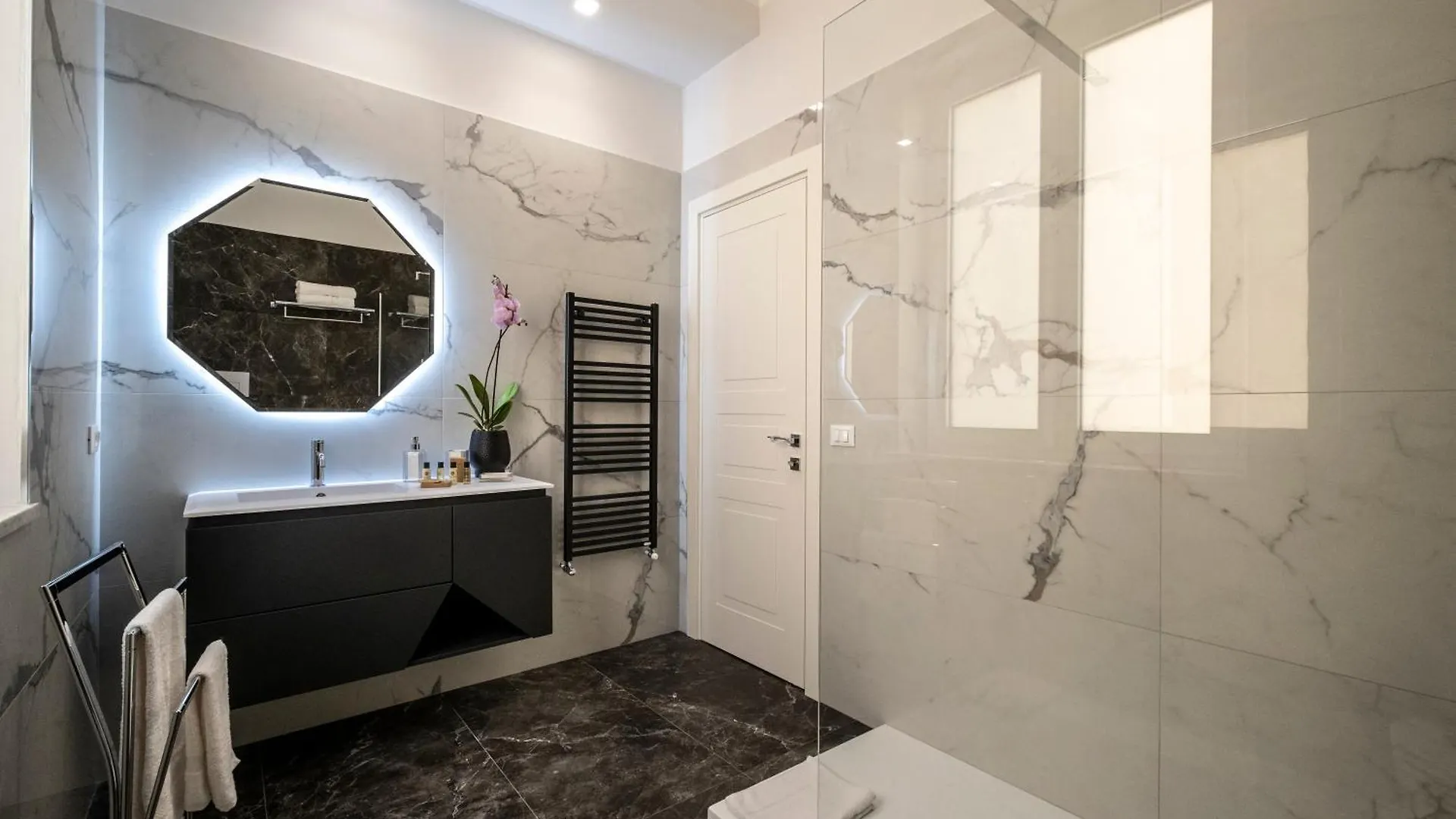 Apartment Palace Ducrot Palermo