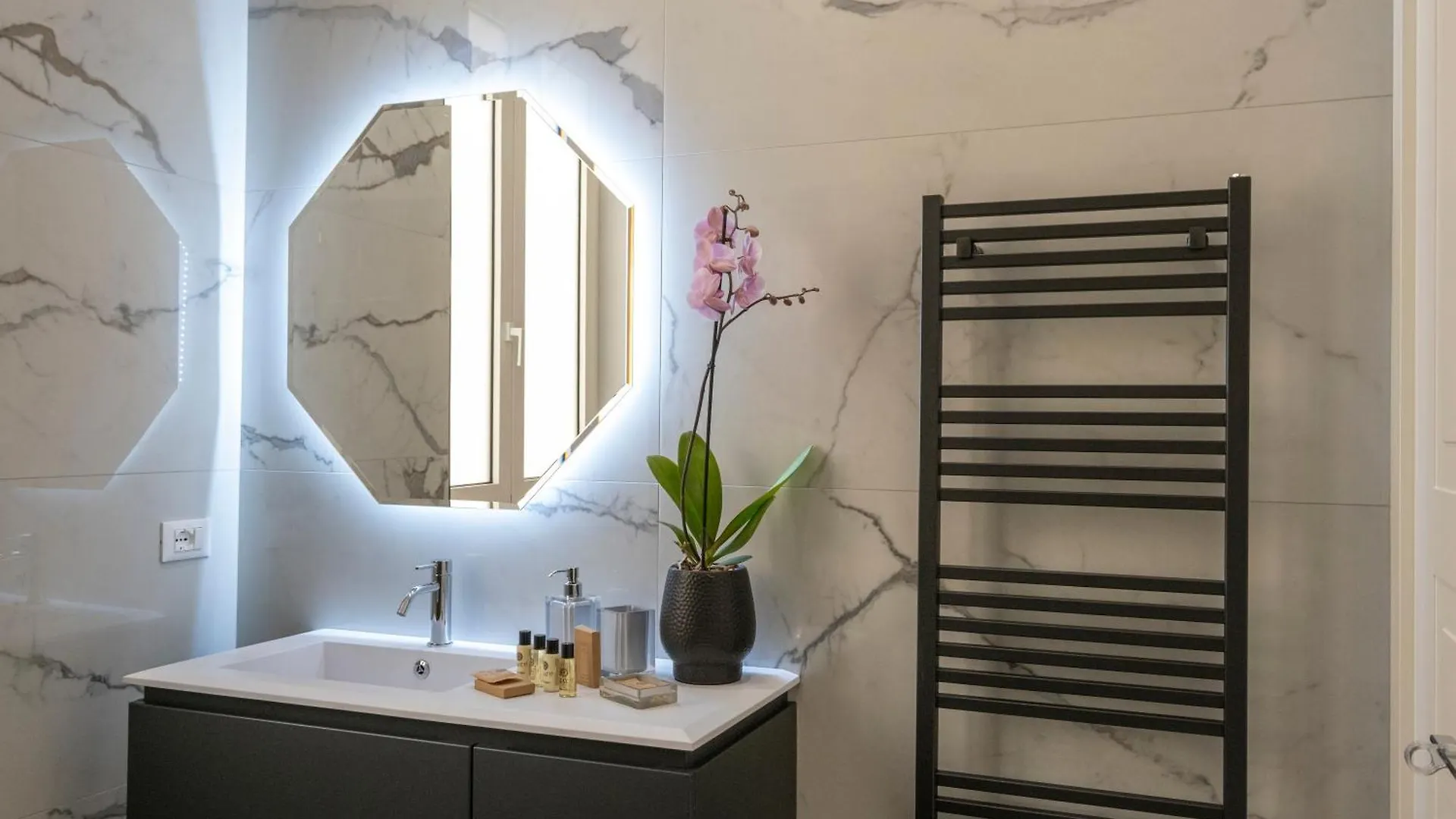 Apartment Palace Ducrot Palermo Italy